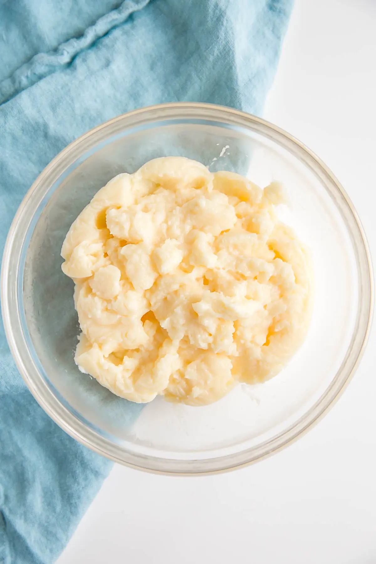 This easy Pastry Cream (Creme Patissiere) recipe is simple and delicious. A rich and creamy vanilla custard you can use in a variety of decadent desserts. | livforcake.com Curdled creme patissiere that needs to be whisked.